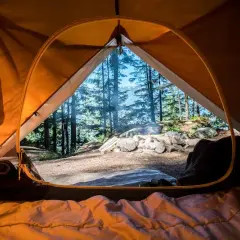 Gdzie pod namiot nad morze? Odkryj najlepsze pola namiotowe