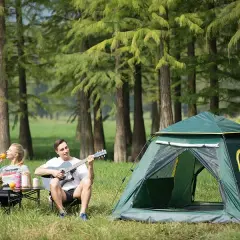 Co wziąć pod namiot nad jezioro? 10 niezbędnych rzeczy, które musisz mieć
