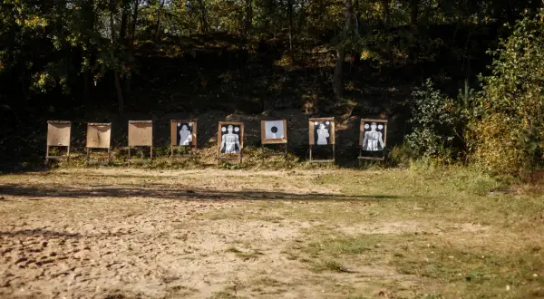 Gdzie można strzelać z broni czarnoprochowej? Praktyczny przewodnik dla początkujących